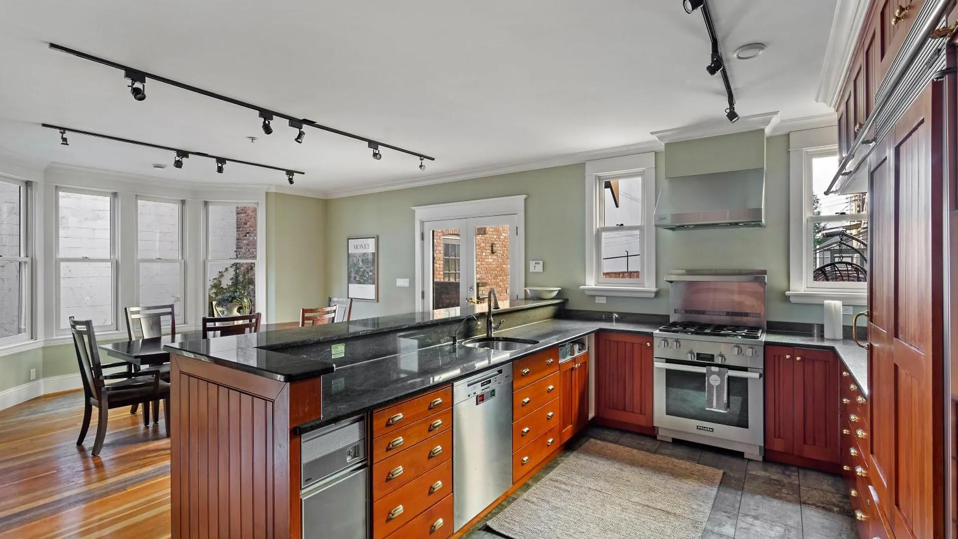 The Vancouver Heritage Home - Mount Pleasant