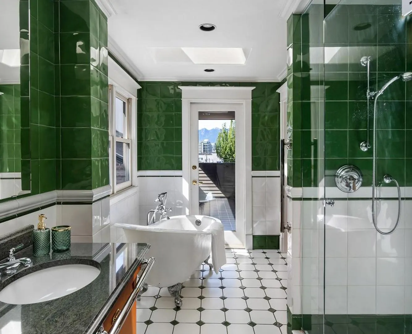 The Vancouver Heritage Home - Mount Pleasant